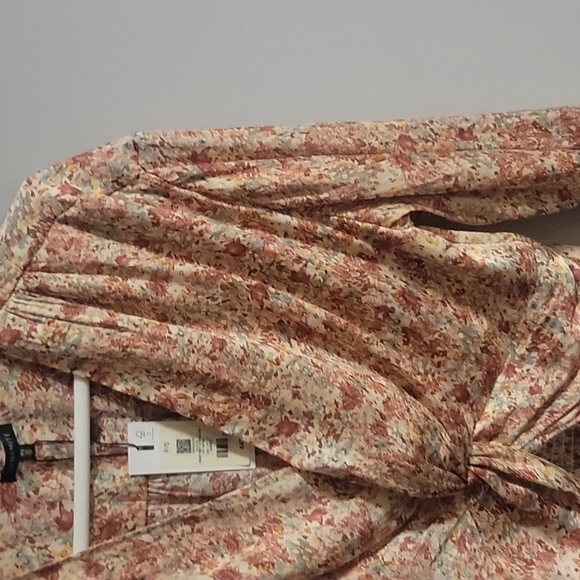 Dynamite front twist satin blouse, size small - Picture 3 of 7